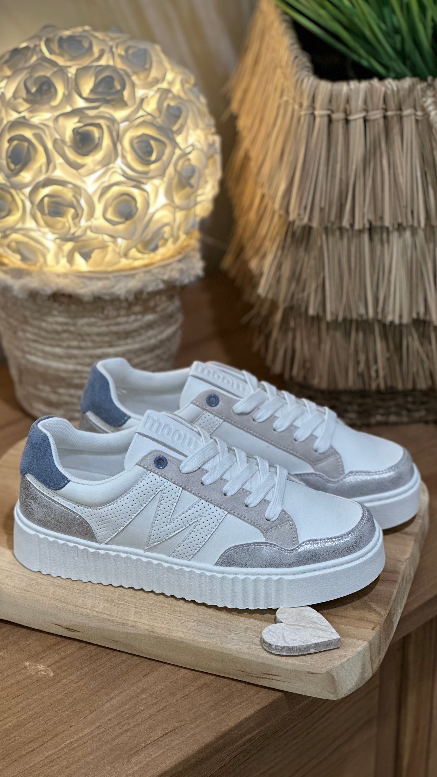 Baskets style urbain chic blanches
