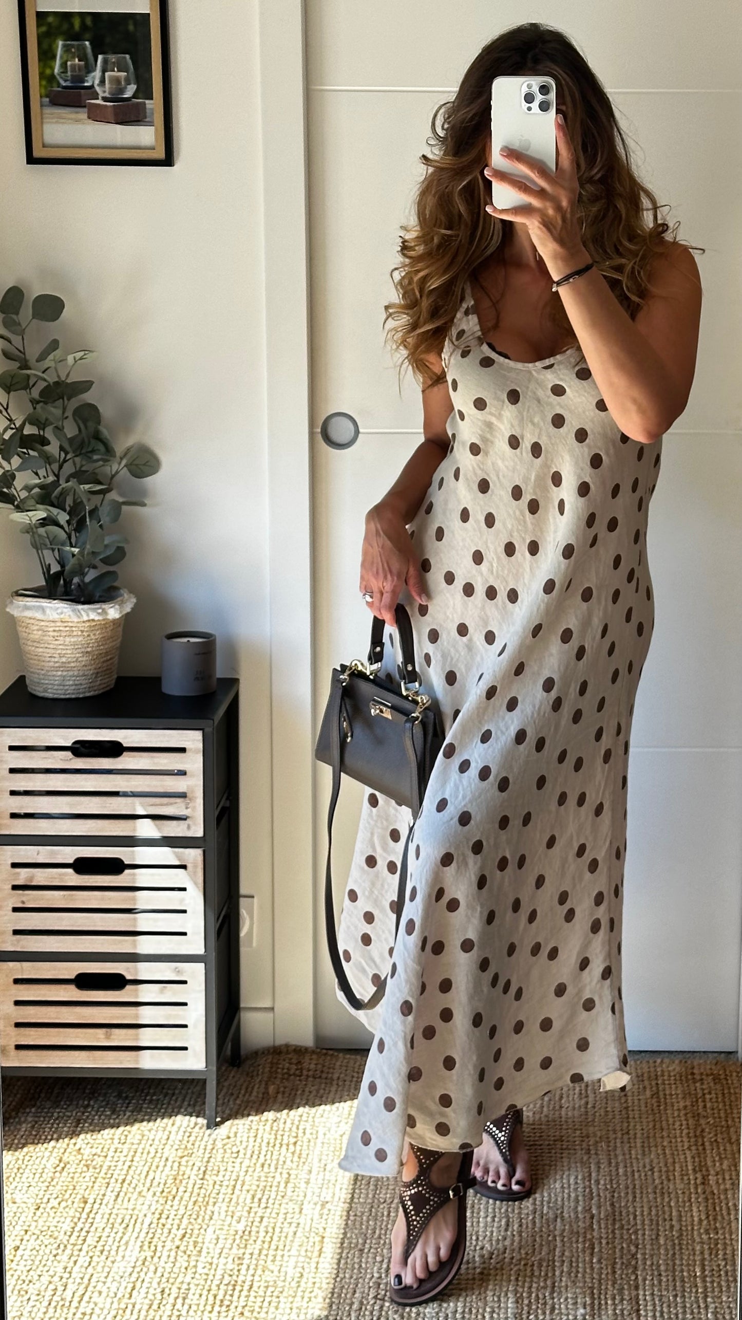 Robe longue en lin beige clair à pois chocolat