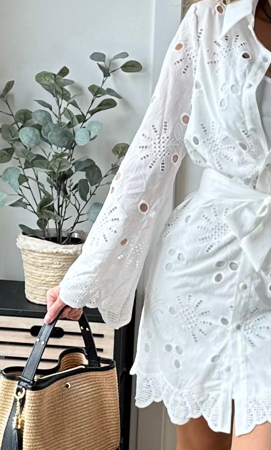 Robe courte blanche broderie