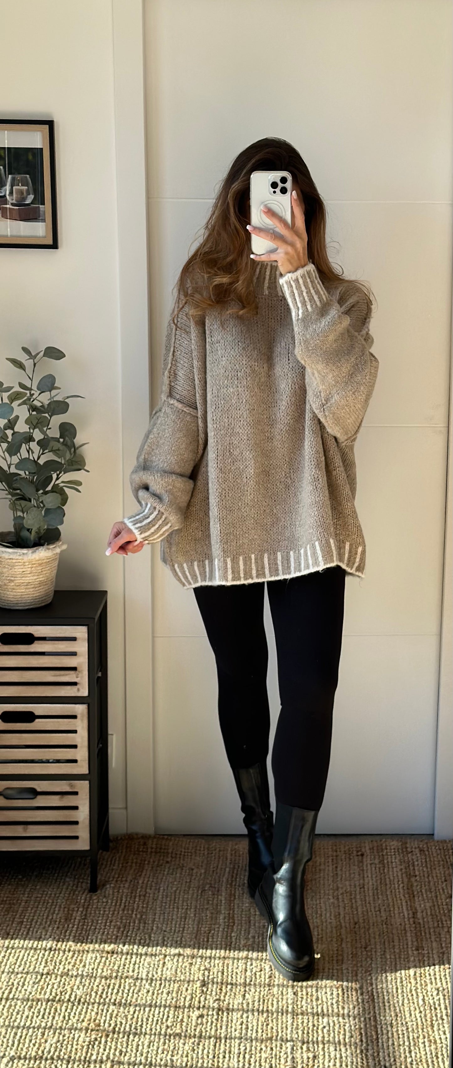 Pull beige traits blancs