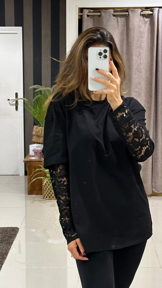 T.shirt noir manches dentelle