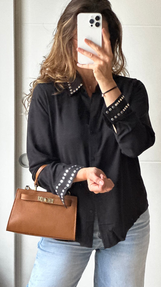 Chemise noire cloutée