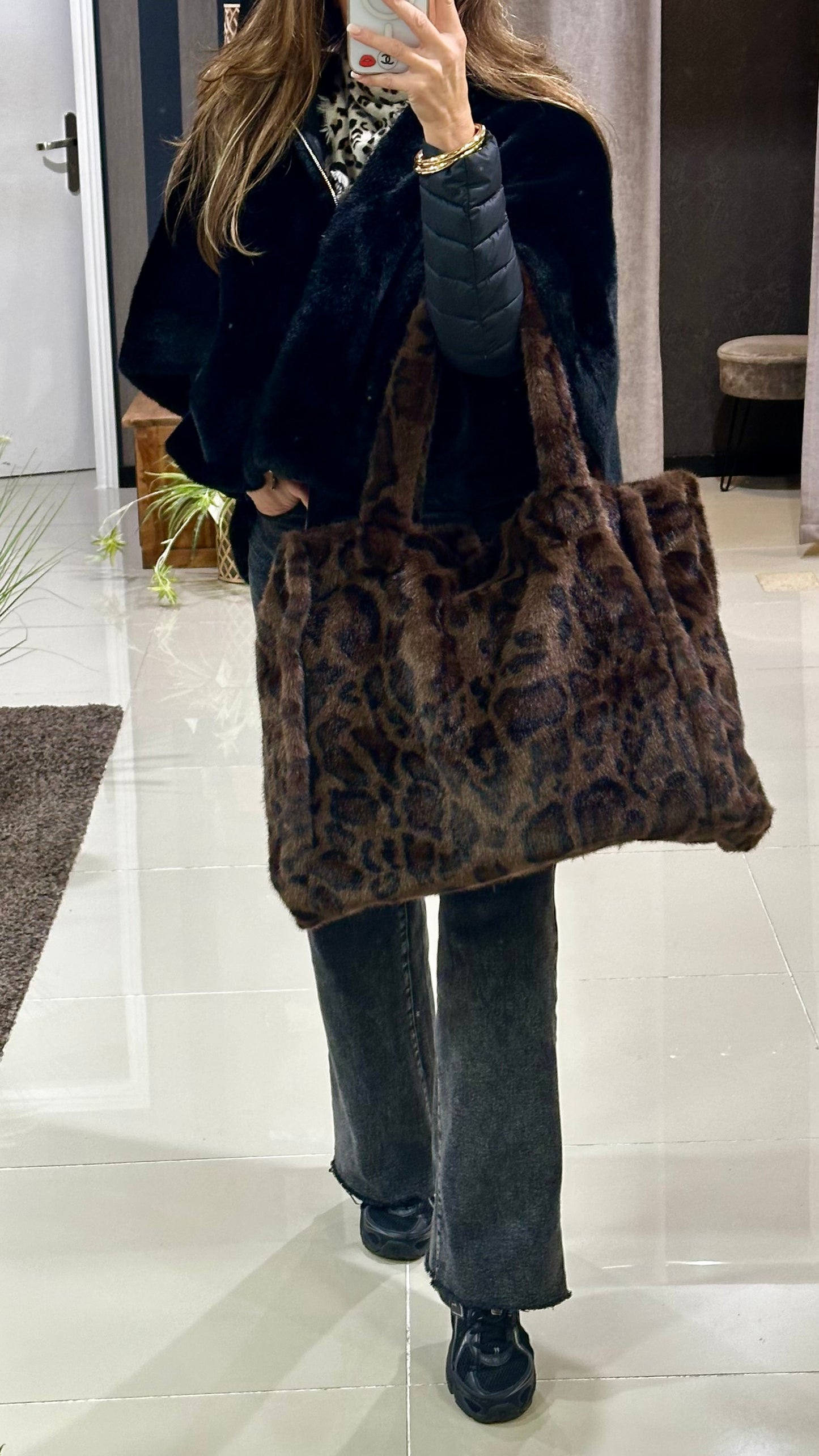 Sac cabas en fausse fourrure effet léopard