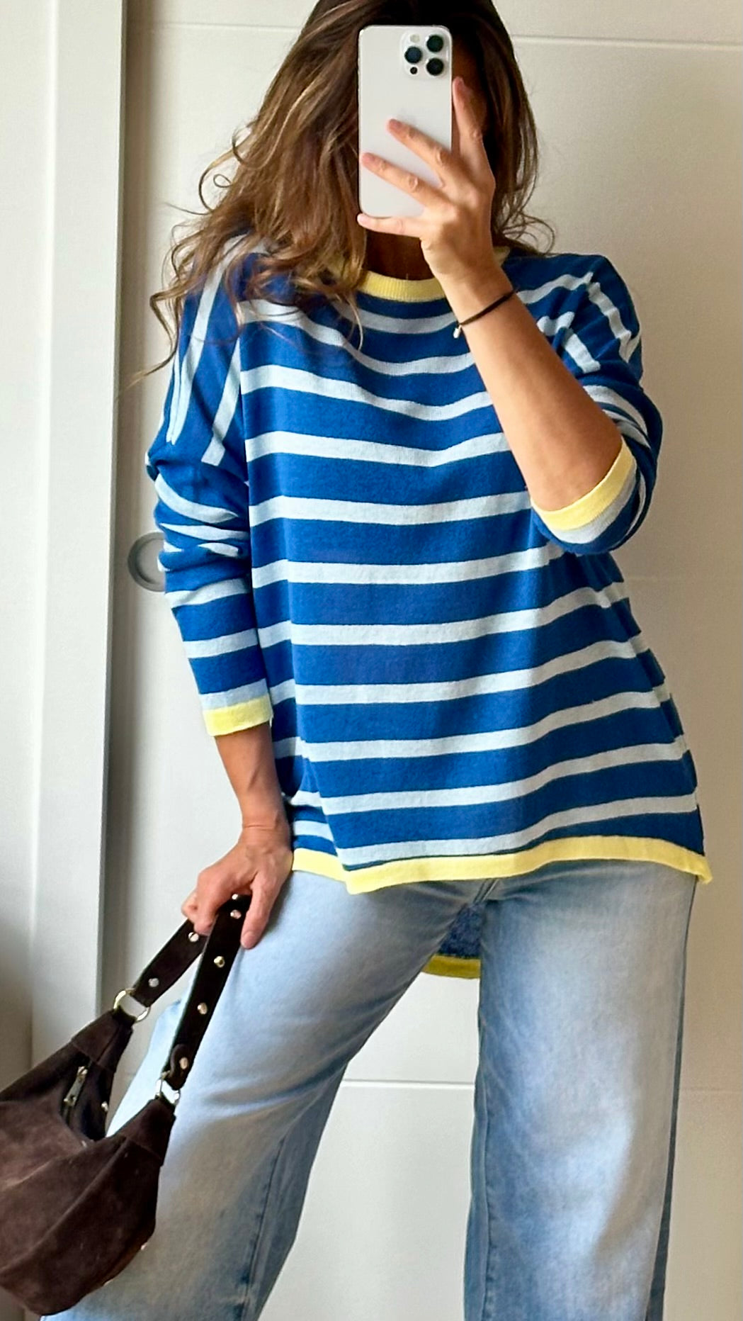 Pull à rayures bleu et jaune