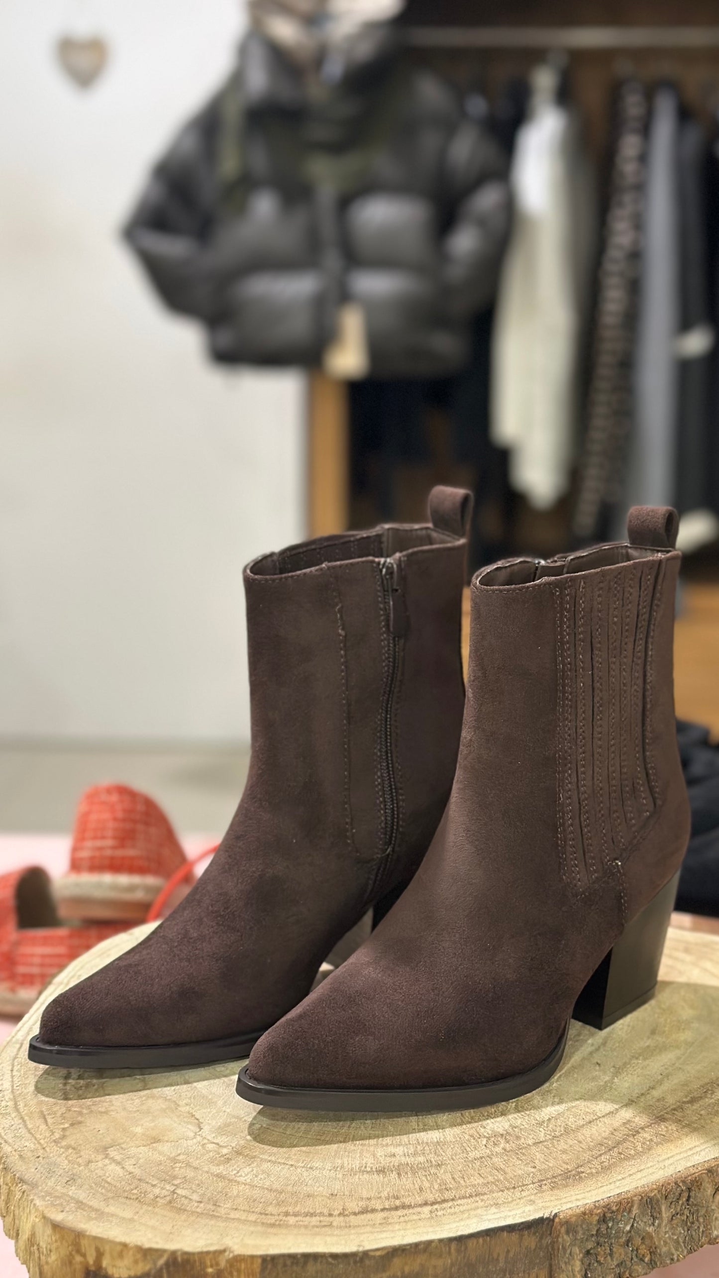 Bottines Tiags basses suédine marron