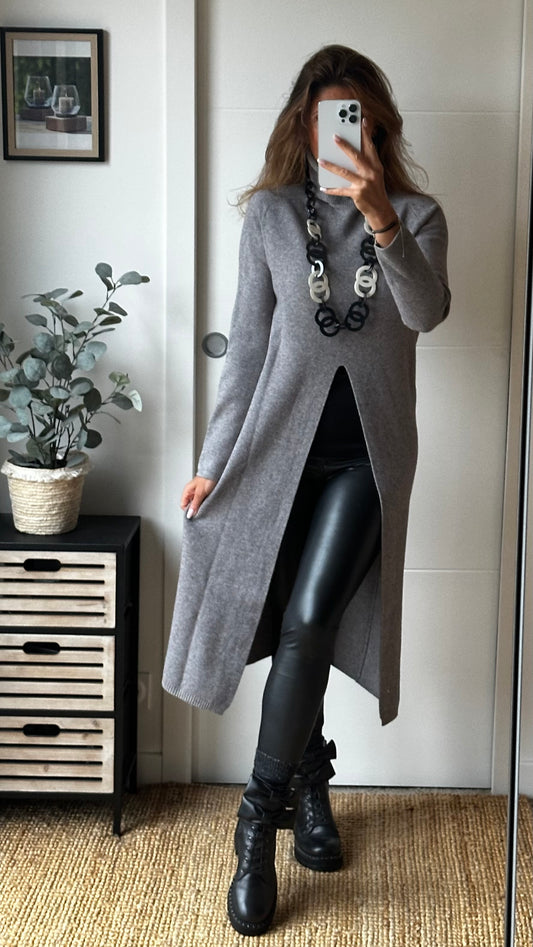 Pull long gris fendu