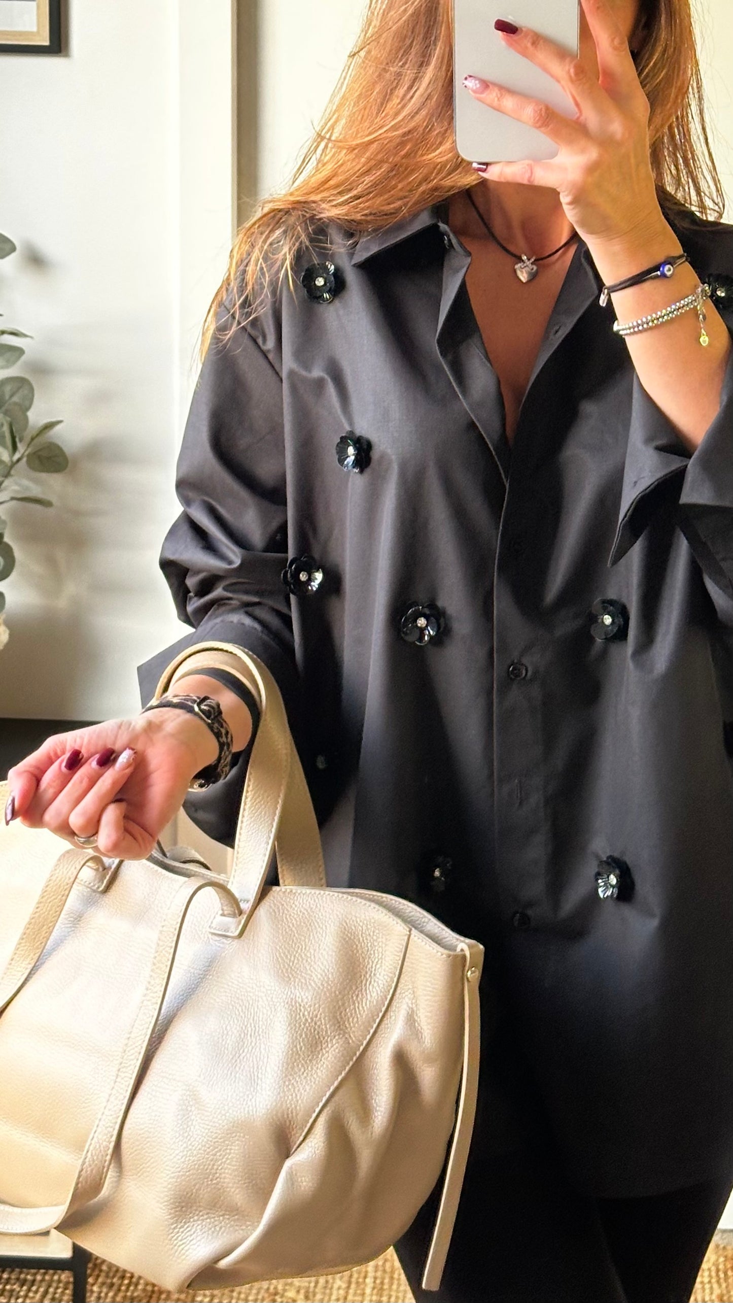 Chemise noire fleurs sequins