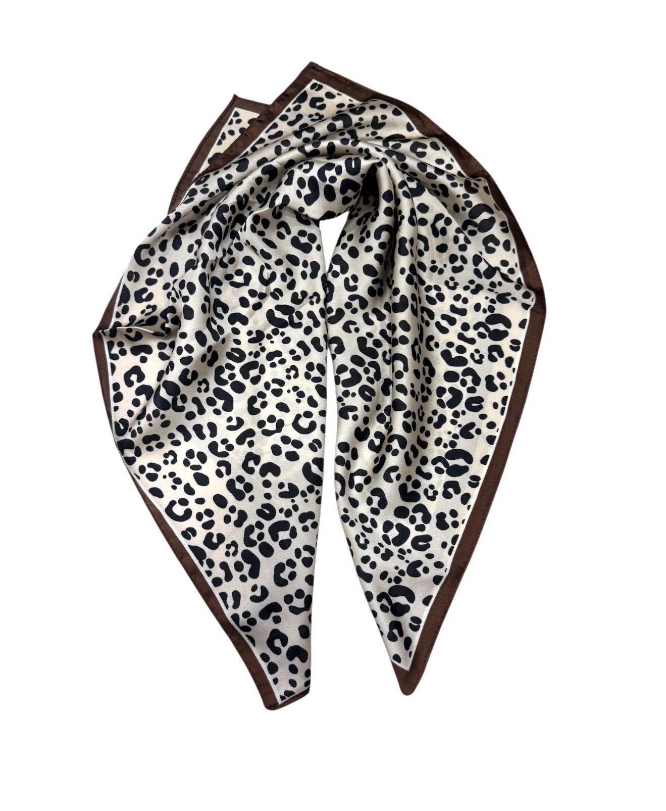 Foulard Carré Soyeux "Chocolat & Léopard" – 70x70 cm